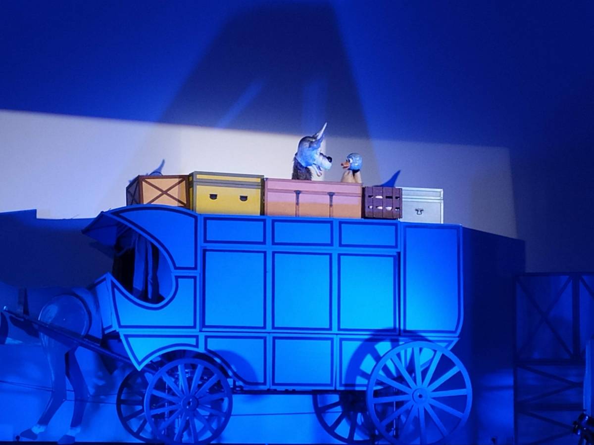 20210422161123_happened_58_teatro-de-titeres-el-carruaje-de-los-suenos-de-andersen-torremolinos-cultura-10.jpg